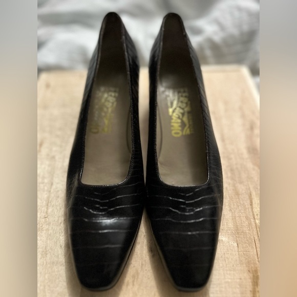 Salvatore Ferragamo Pump Black Croc Embossed Bow Women's Block Heels Size 9 VGUC - Picture 1 of 7
